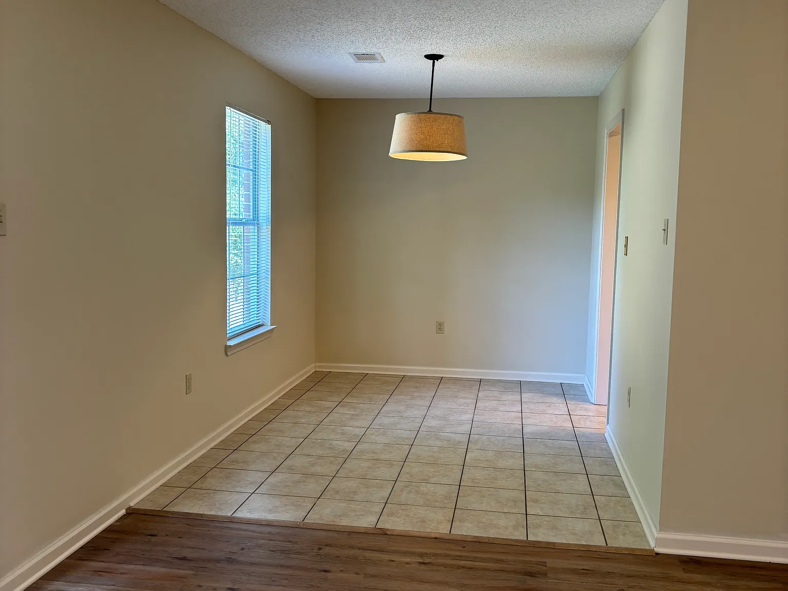 2 bed, 936 sqft, $825 — Photo 4