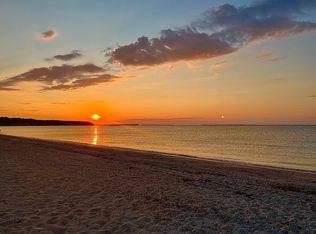 16 Settlement Ct, East Hampton, NY 11937