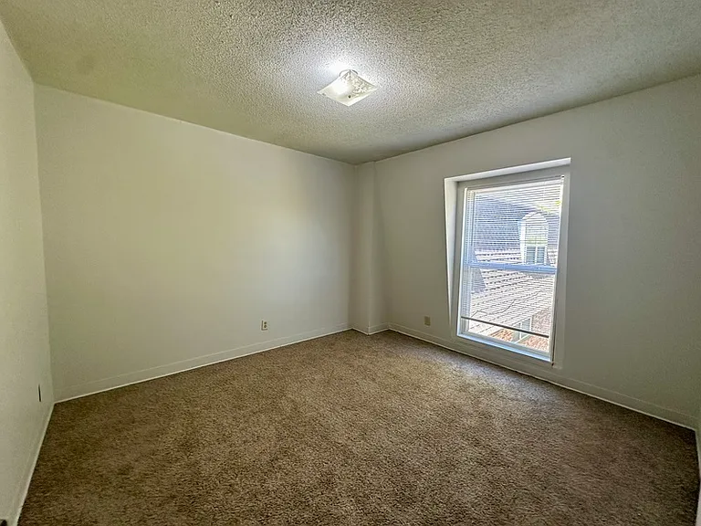 1450 Meadowview Dr #10 — Photo 9