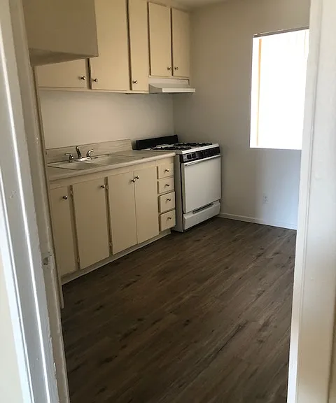 Del Rosa Palms Apartments — Photo 24