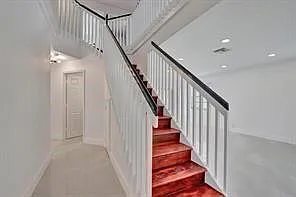 4 bed, 2.5 bath, 2586 sqft, $5,400 — Photo 2