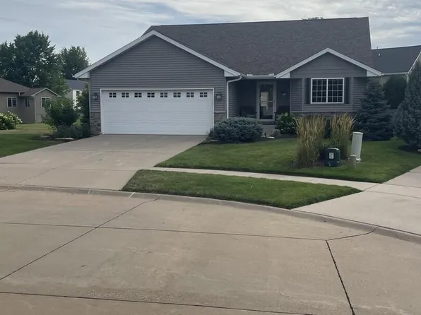 618 E Sheridan Dr, Eldridge, IA 52748