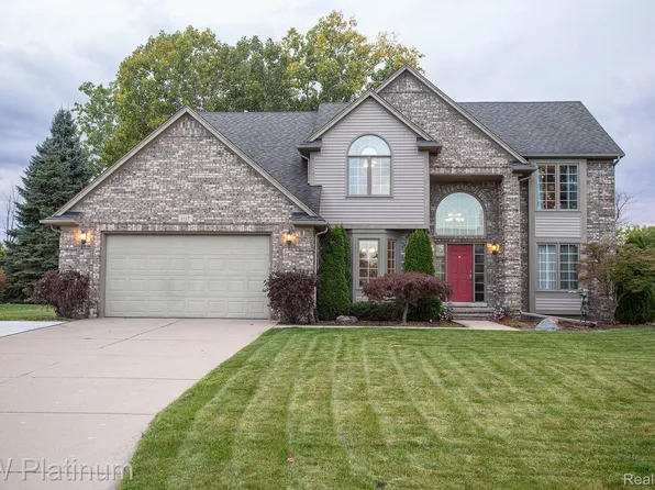 1117 S River Pointe Ln, Saint Clair, MI 48079