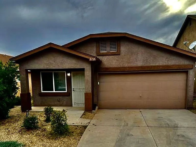 5095 Kensington Way — Photo 1