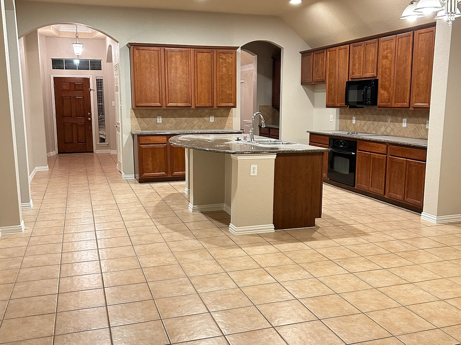 3 bed, 2090 sqft, $3,000 — Photo 4