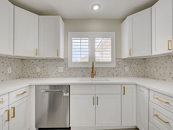 5th image of 10524 Pine Gardens Ct #1