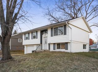 51 Regal Ln, Iowa City, IA 52240