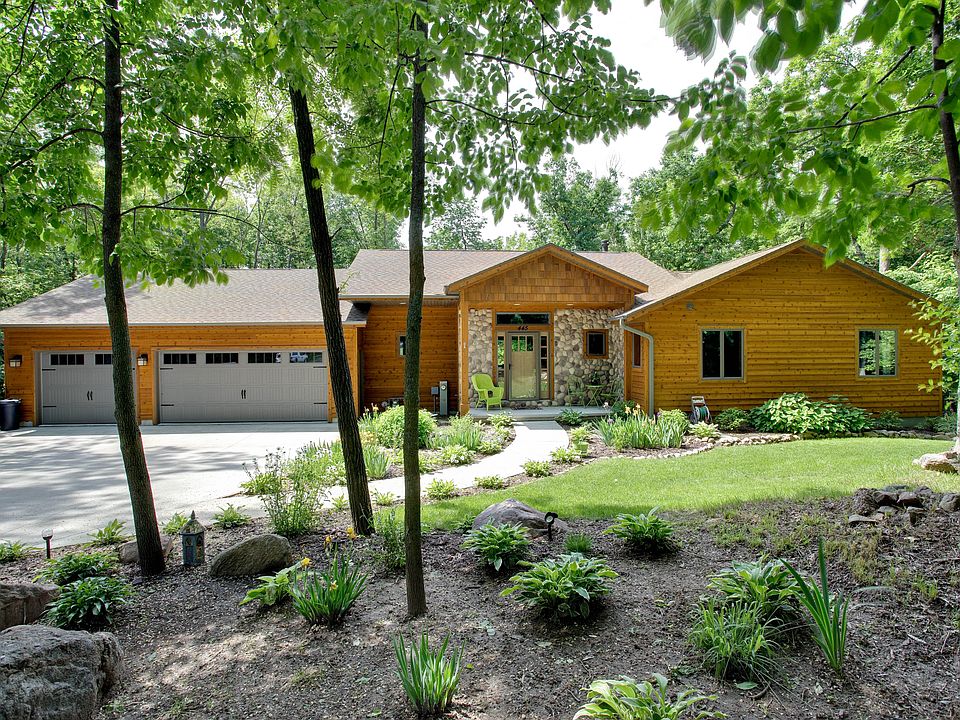 1st image of 445 Woodland Cir