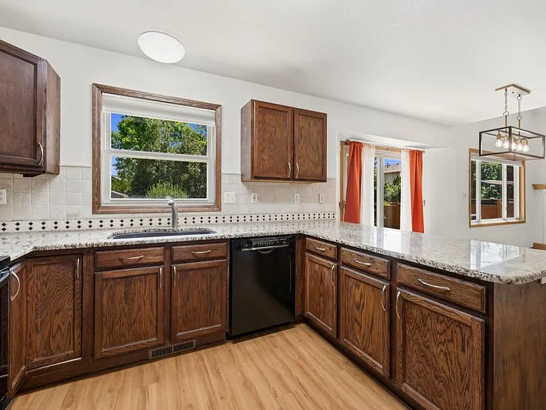 2456 Mary Beth Ct — Photo 8