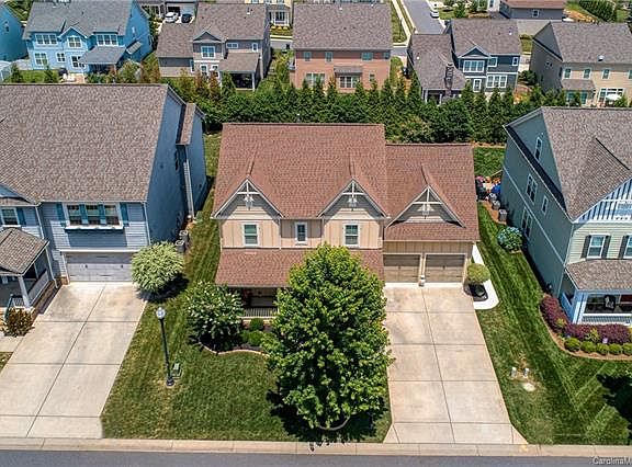 5th image of 3012 Drummond Ave