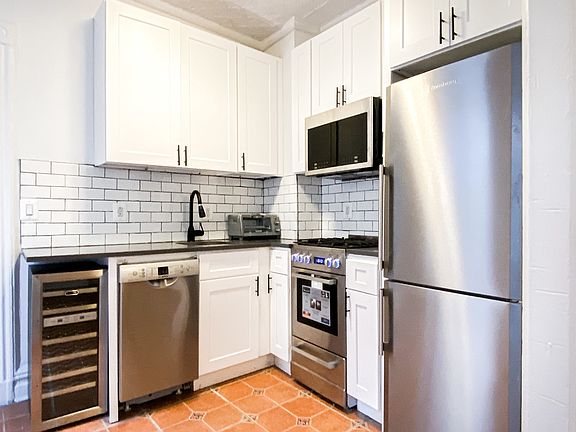 2nd image of 29 Bedford St #1