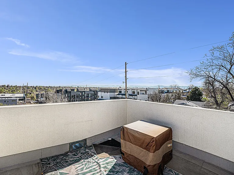 1331 Newton St — Photo 10