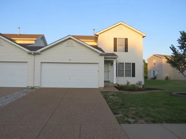 723 College Park Dr, Wentzville, MO 63385