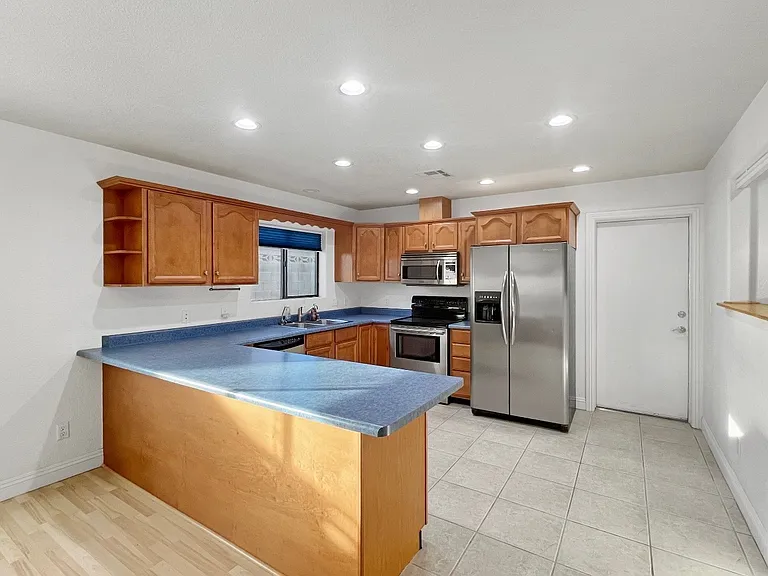 871 Montera Ln — Photo 3