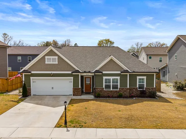 231 Winchester Dr, Rossville, GA 30741