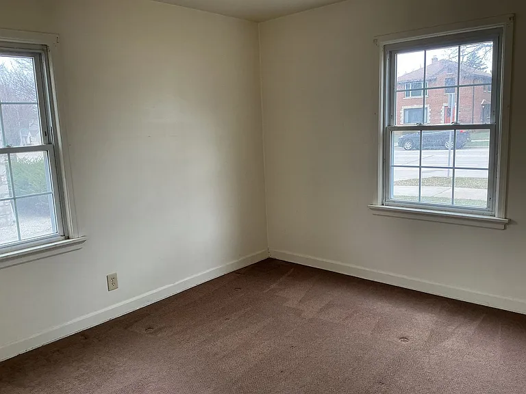 8805 W Center St — Photo 9