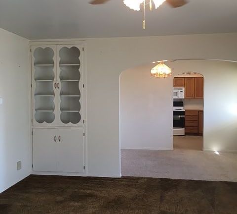 3rd image of 500 E Avenue B