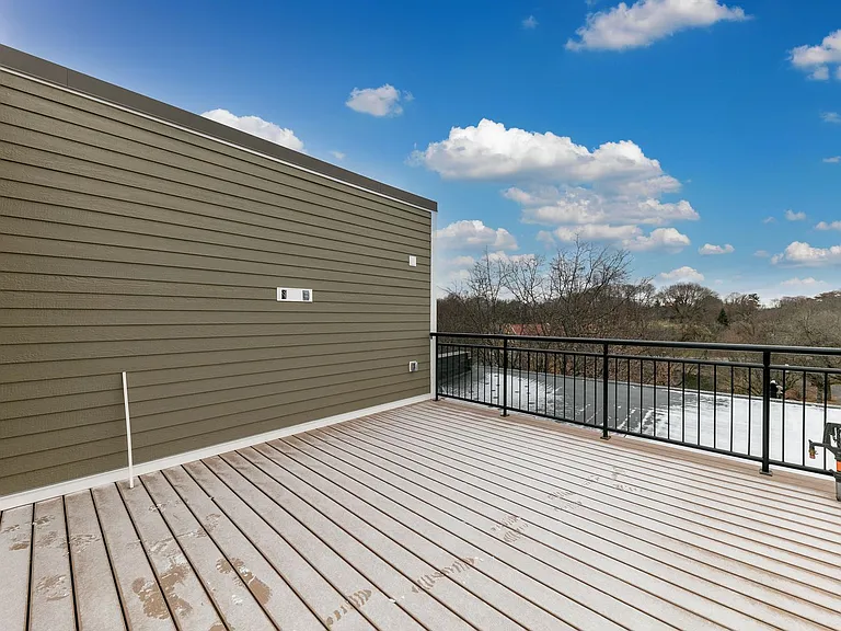 560 Madison Ave — Photo 25