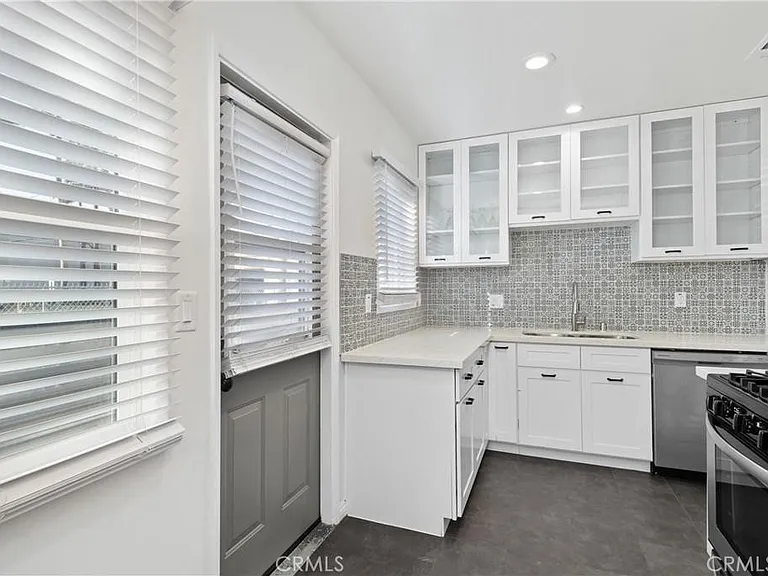 5715 Campo Walk — Photo 6