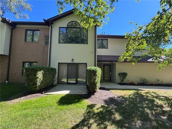 7266 Village Dr, Mentor, OH 44060
