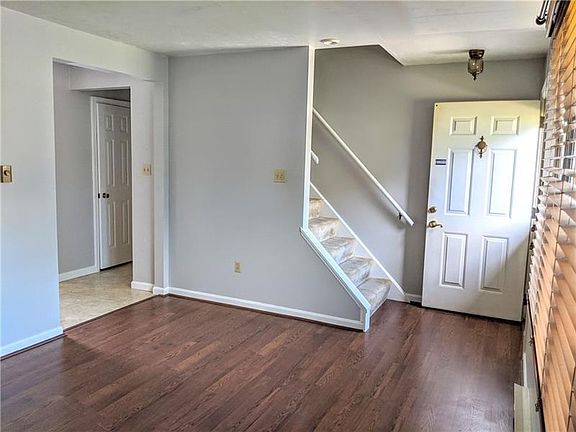 4th image of 300 Franklin St #C