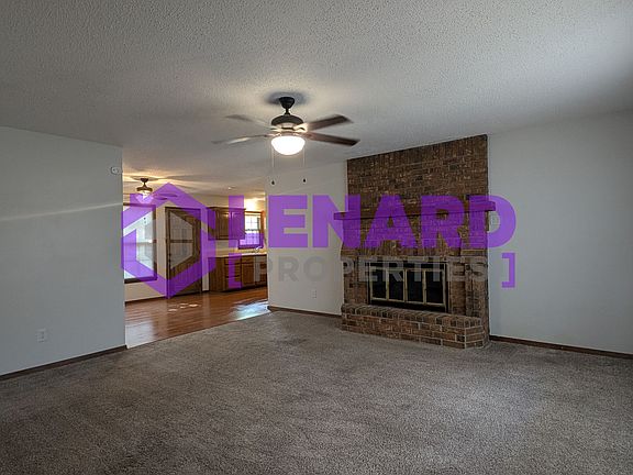 4th image of 2111 S Western Ave