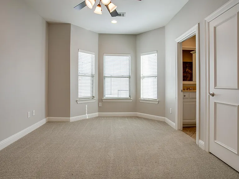 4502 Holland Ave — Photo 28