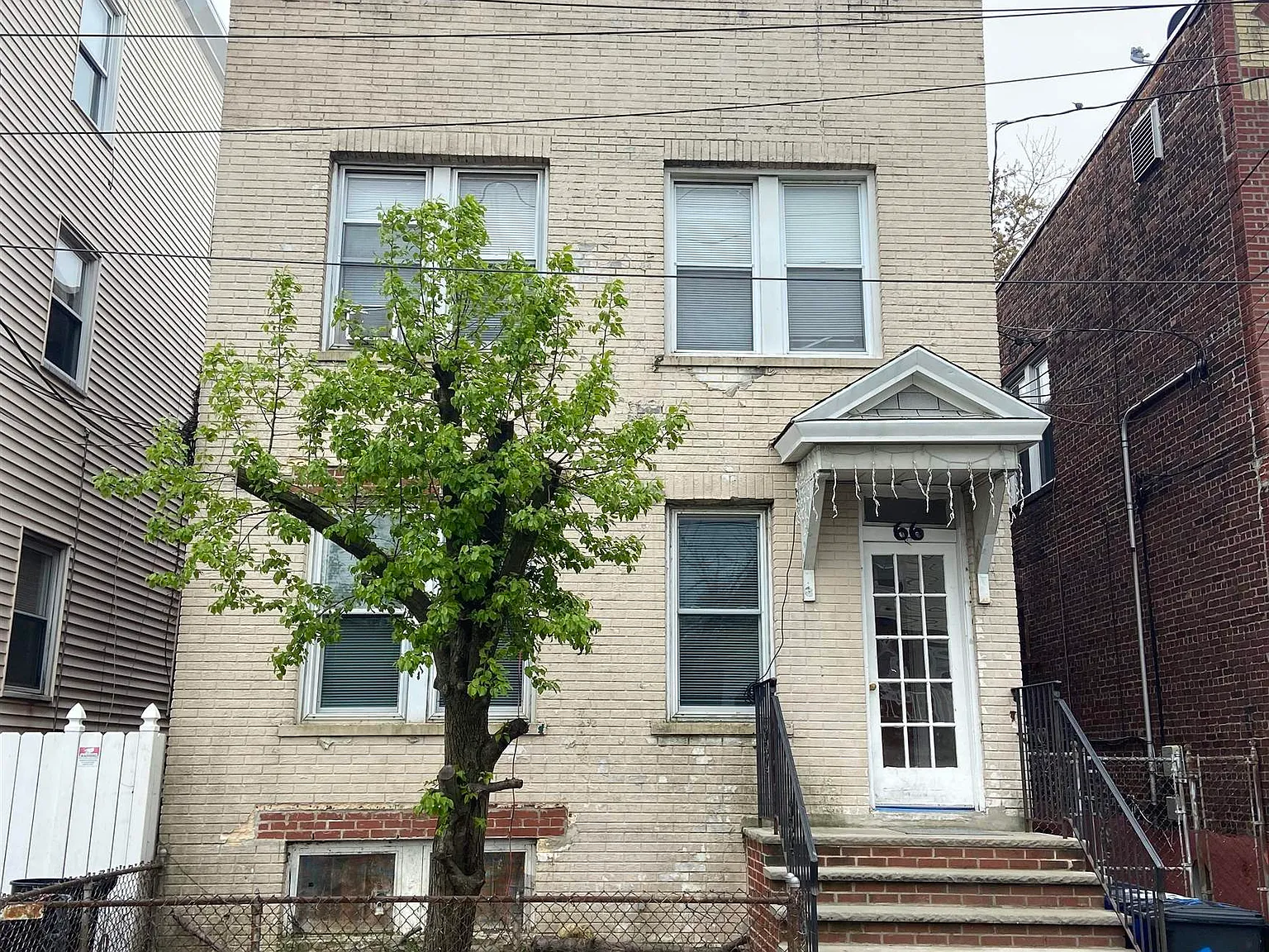 2 bed, 1.0 bath, 700 sqft, $2,200 — Photo 1