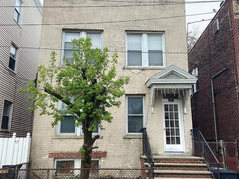 66 Cottage St #3