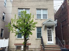 66 Cottage St, Bayonne, NJ