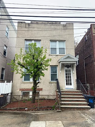 66 Cottage St Photo 1