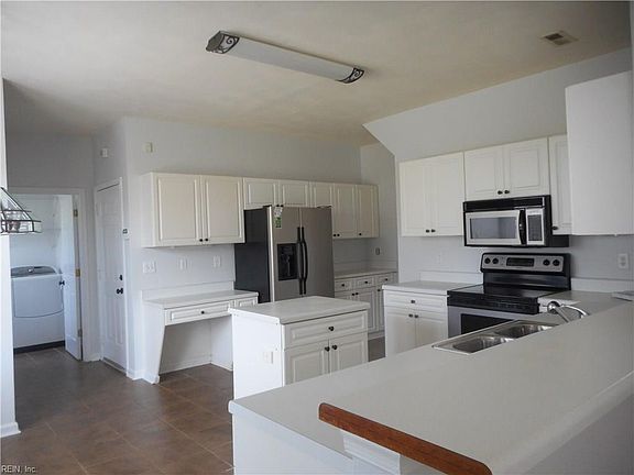 5th image of 6215 Burbage Acres Dr