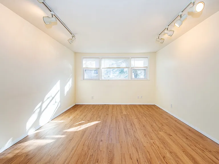 93 Elycroft Pkwy — Photo 7