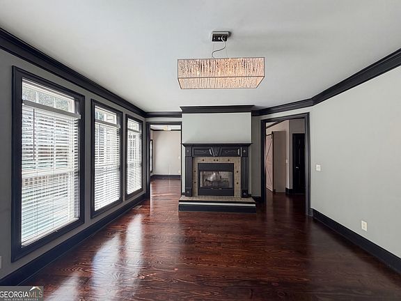 3rd image of 28 Meadows Ct