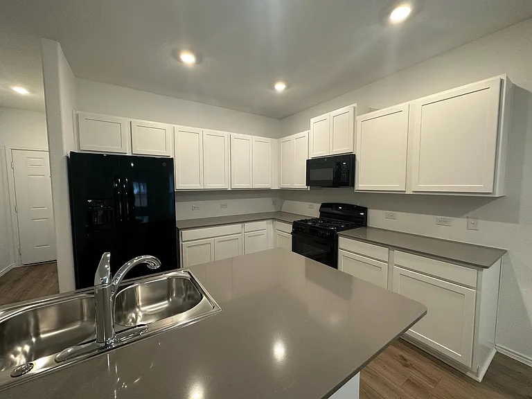 361 Sonterra Dr — Photo 6