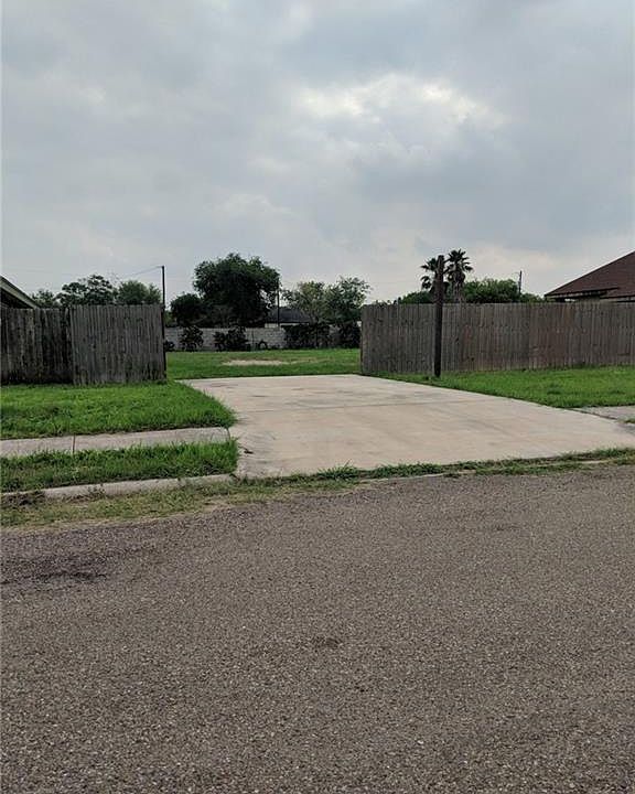 1st image of 905 Sunny Dr