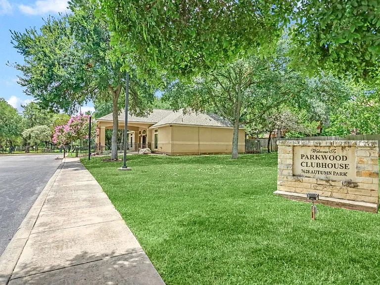 11126 Pomona Park Dr — Photo 33