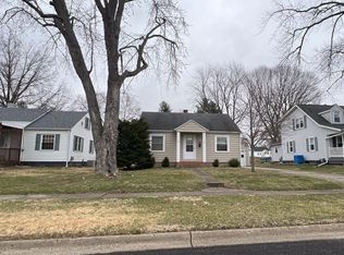 409 Redbud Dr, Washington, IL 61571