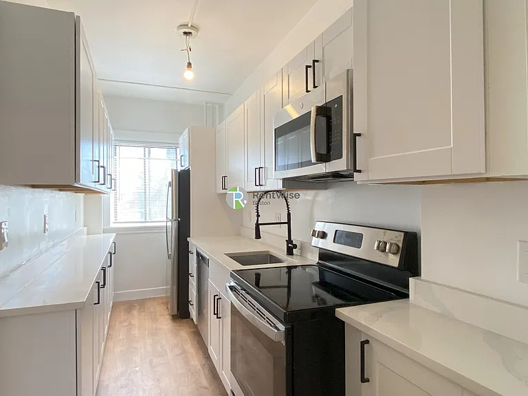 230 Walnut St #24 — Photo 4