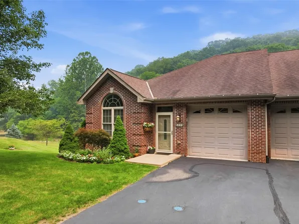 844 Village Dr, Pittsburgh, PA 15237