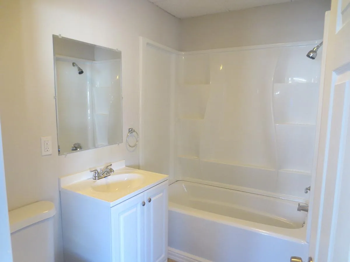 3 bed, 1400 sqft, $2,200 — Photo 3