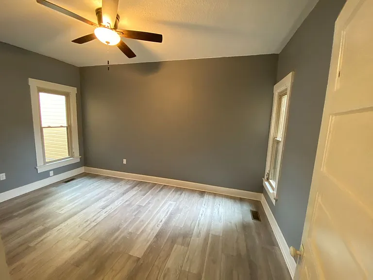 319 Park Dr — Photo 6