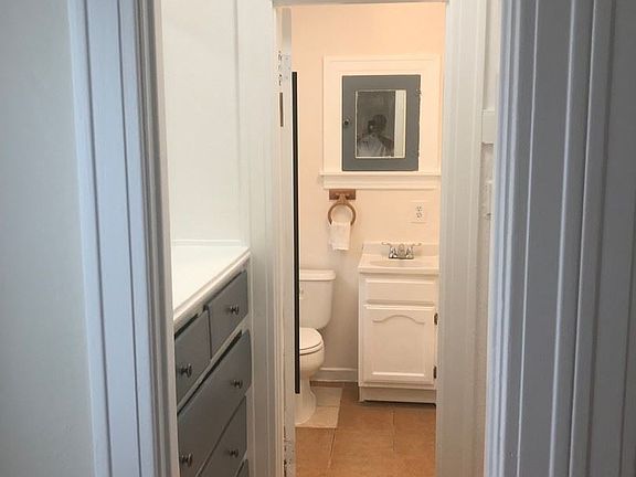 5th image of 834 N Martel Ave #7474841