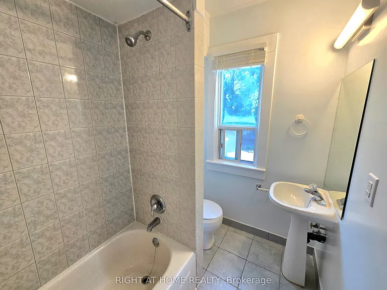 344 Glebeholme Blvd #UPPER — Photo 2