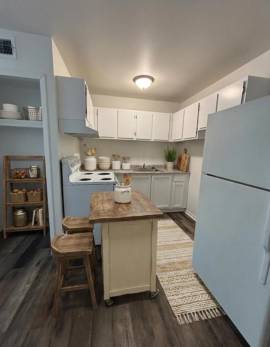 2 bed, 700 sqft, $1,150 — Photo 2