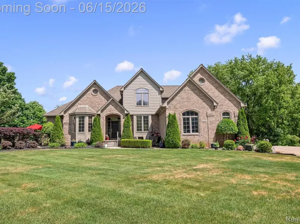 68960 Silver Fox Ln, Washington, MI 48095