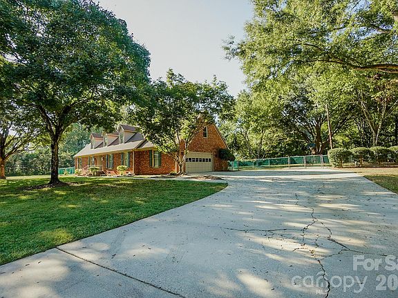 3rd image of 1051 Michael Ave