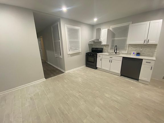 2nd image of 142 Seymour Ave APT 1