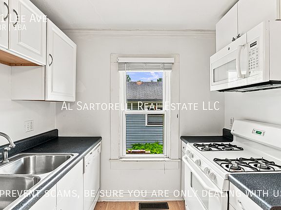 3rd image of 31 Lee Ave