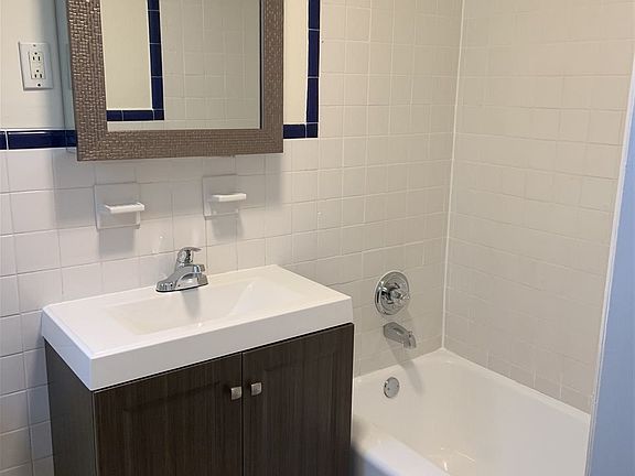 2nd image of 610 Jefferson St #2
